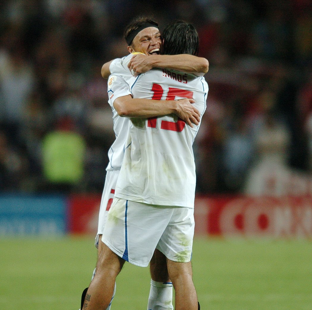 Je dobojováno! Češi postoupili do semifinále EURO 2004 a radost z toho měl i obránce Tomáš Ujfaluši.