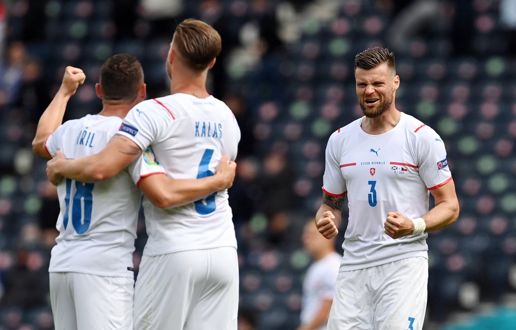 Čeští fotbalisté slaví vítězný vstup do EURO