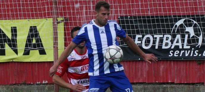Útočník Radek Korba hraje třetí ligu za Převýšov, k tomu stáhá pomáhat i jiným sportovcům