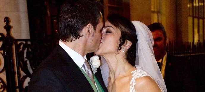 Druhé novomanželské políbení bývalé lékařky Chelsea Evy Carneiro.