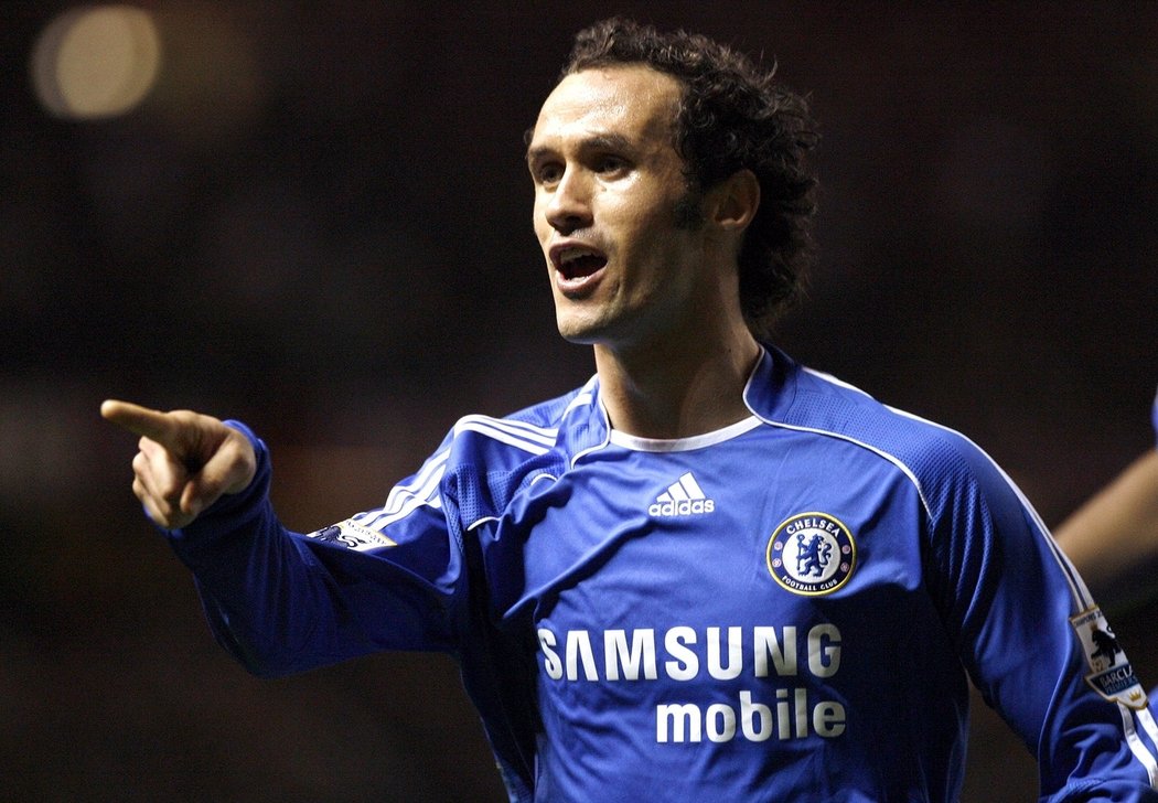 Ricardo Carvalho – z Chelsea za 200 milionů korun – Nejlepší roky strávil v Chelsea vedle Johna Terryho, ale Realu posloužil také dobře, zejména v jeho první sezoně. Hráče jeho typu by momentálně určitě uvítal José Mourinho v Manchesteru United.