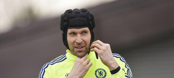 Brankář Chelsea Petr Čech bude v létě zajímavým lákadlem pro řadu věhlasných klubů
