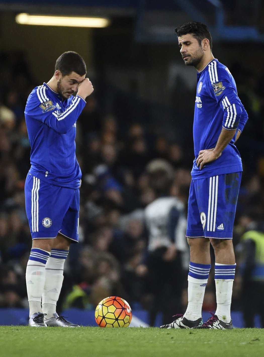 Eden Hazard a Diego Costa nevěří! Favorizovaná Chelsea opět prohrála...