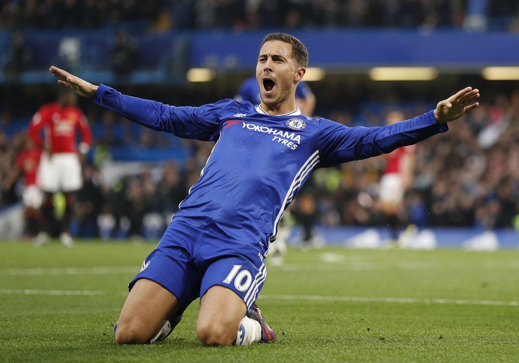 Eden Hazard slaví gól Chelsea proti Manchesteru United