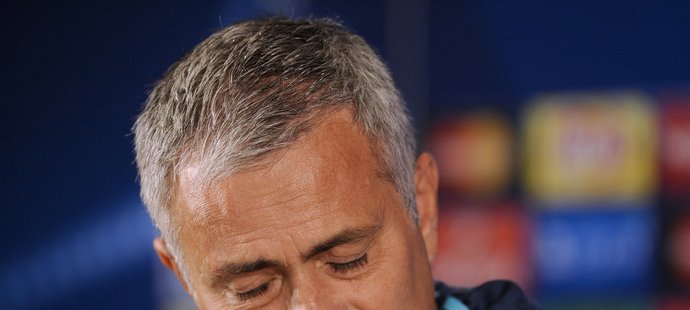 Vstup do nové sezony se fotbalistům Chelsea vůbec nepovedl. Radost z toho pochopitelně nemá ani trenér José Mourinho.