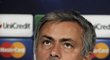 Trenér Chelsea José Mourinho na tiskové konferenci