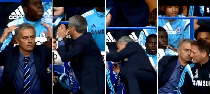 Trenér Chelsea José Mourinho poté, co útočník Costa spálil velkou šanci před brankou Arsenalu