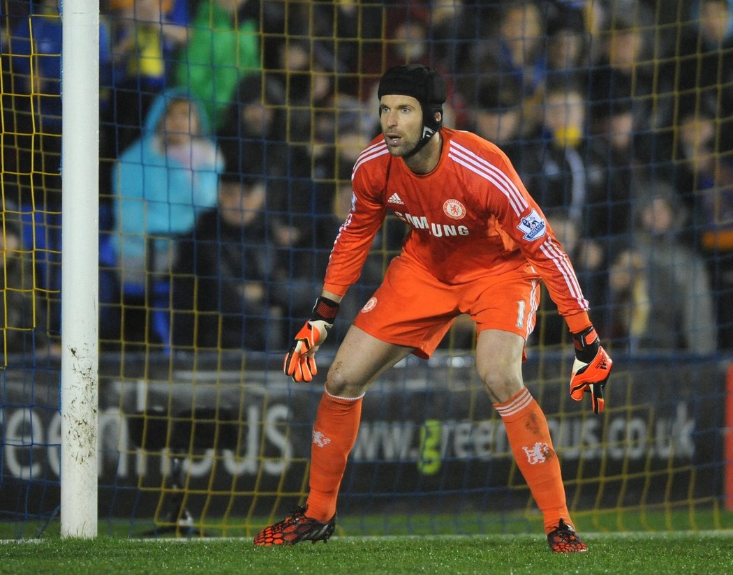 Petr Čech při pohárovém utkání na Shrewsbury