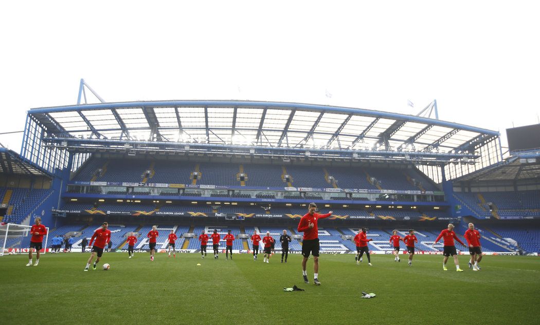 Fotbalisté Slavie trénují na stadionu Chelsea