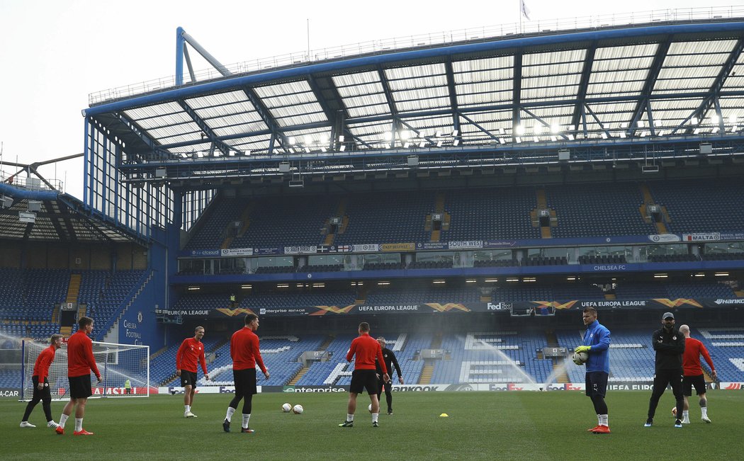 Fotbalisté Slavie trénují na stadionu Chelsea