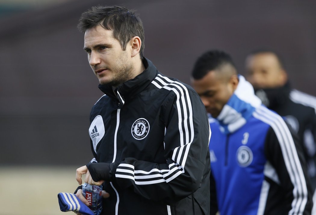 Záložník Chelsea Frank Lampard trénuje před zápasem se Spartou. Do odvety play off Evropské ligy by jedna z opor londýnského týmu ale zasáhnout neměla