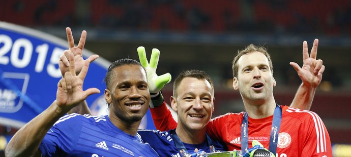 Už mají tři Ligové poháry ve sbírce: Didier Drogba, John Terry, Petr Čech