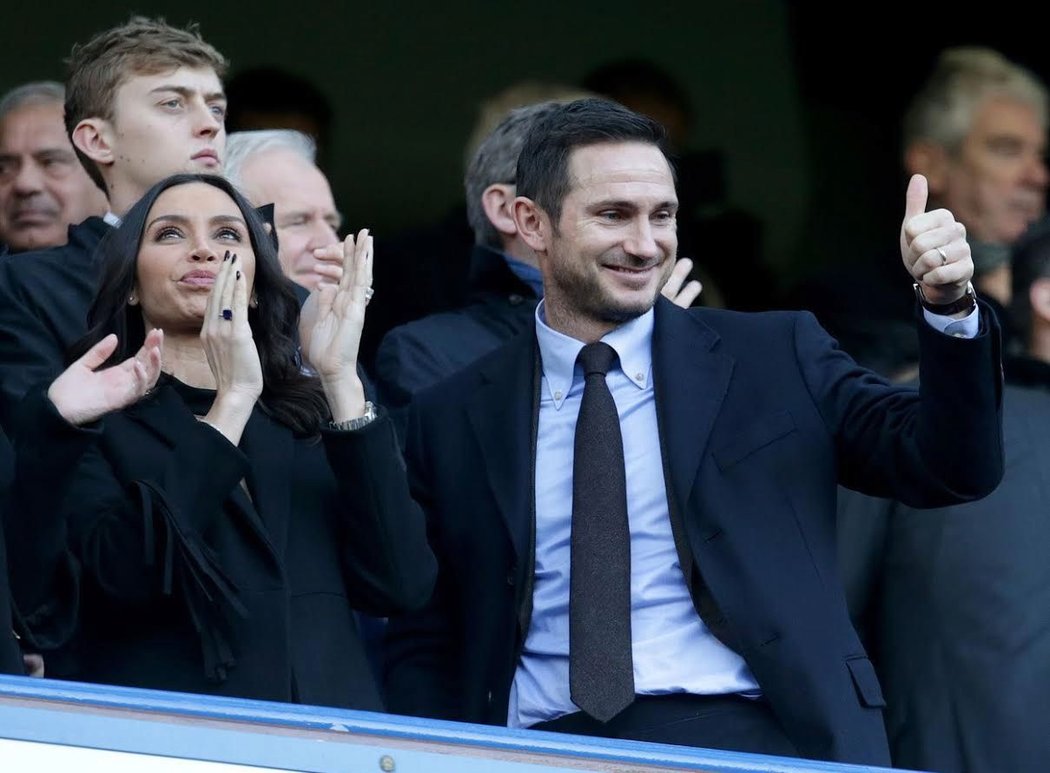 Frank Lampard s manželkou Christine  se vrátil na Chelsea