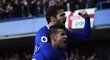 Cesc Fábregas a Diego Costa slaví gól Chelsea