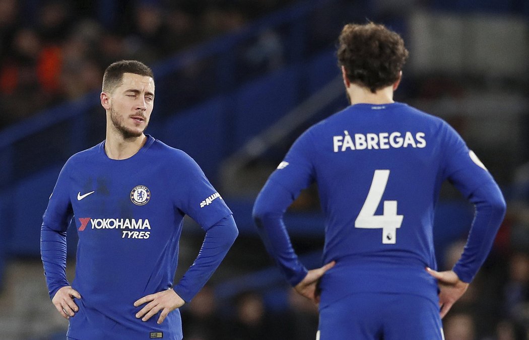 Zklamaní hráči Chelsea po nečekané domácí porážce s Bournemouthem