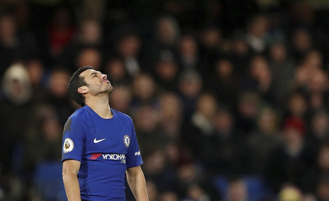 Také Pedro z Chelsea nevěří! Favorit doma padl proti Bournemouthu 0:3.