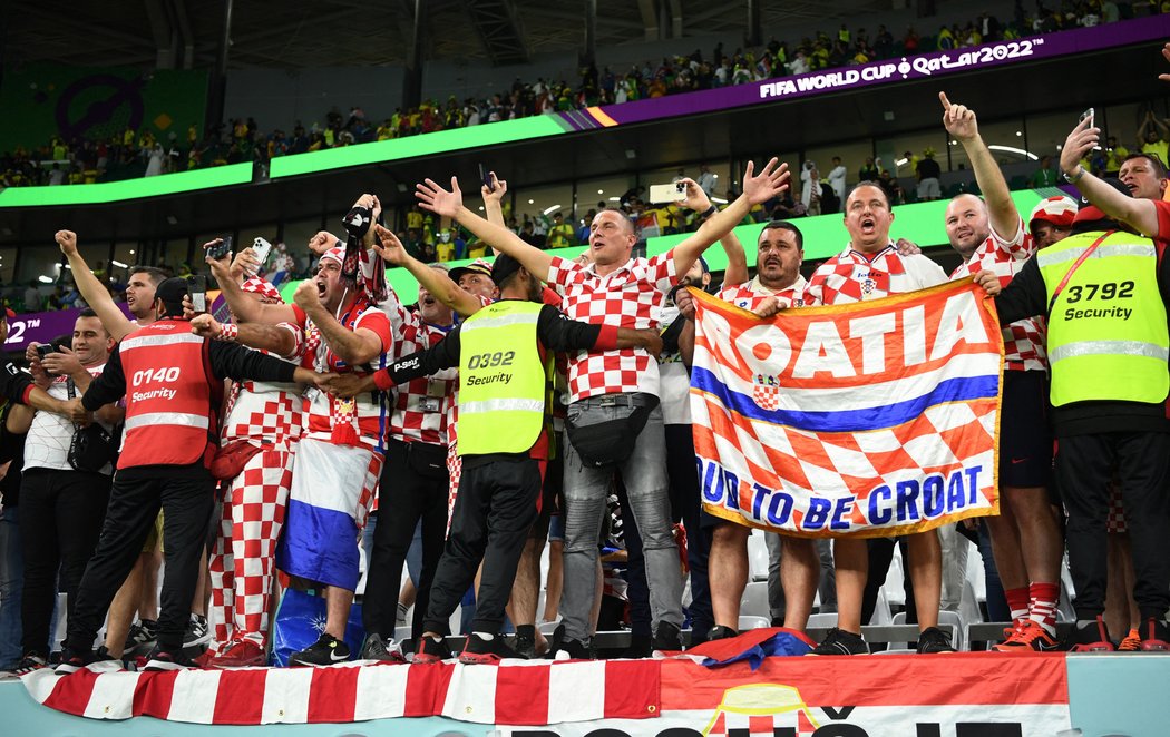 Radost chorvatských fanoušků na stadionu po vyřazení Brazílie