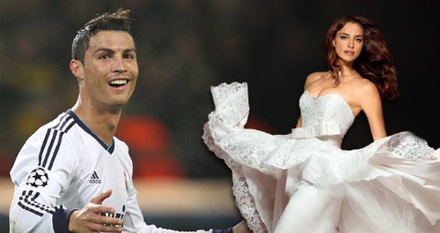 Že by svatba? Kdo ví, jak to mezi sebou Ronaldo s přítelkyní Irinou mají. Ruské krásce každopádně svatební šaty sluší.