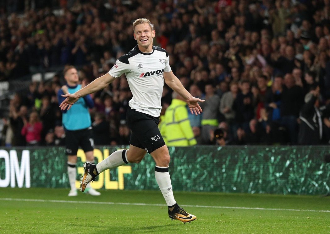 Matěj Vydra slaví gól v dresu Derby County