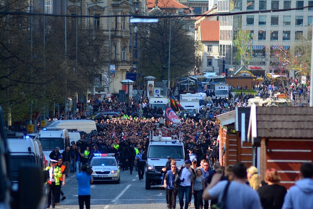 Fanoušci Sparty vzbudili v centru rozruch