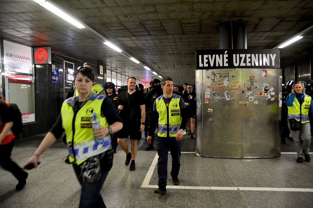 Fanoušci Sparty vzbudili v centru rozruch