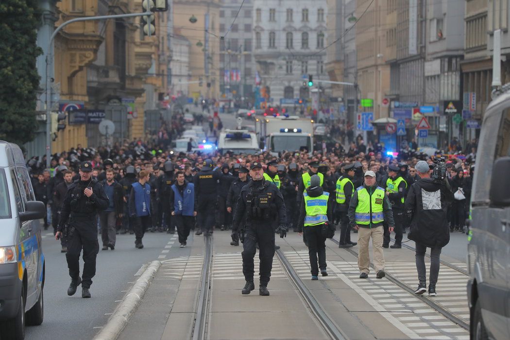 Pochod slávistů na derby se Spartou.