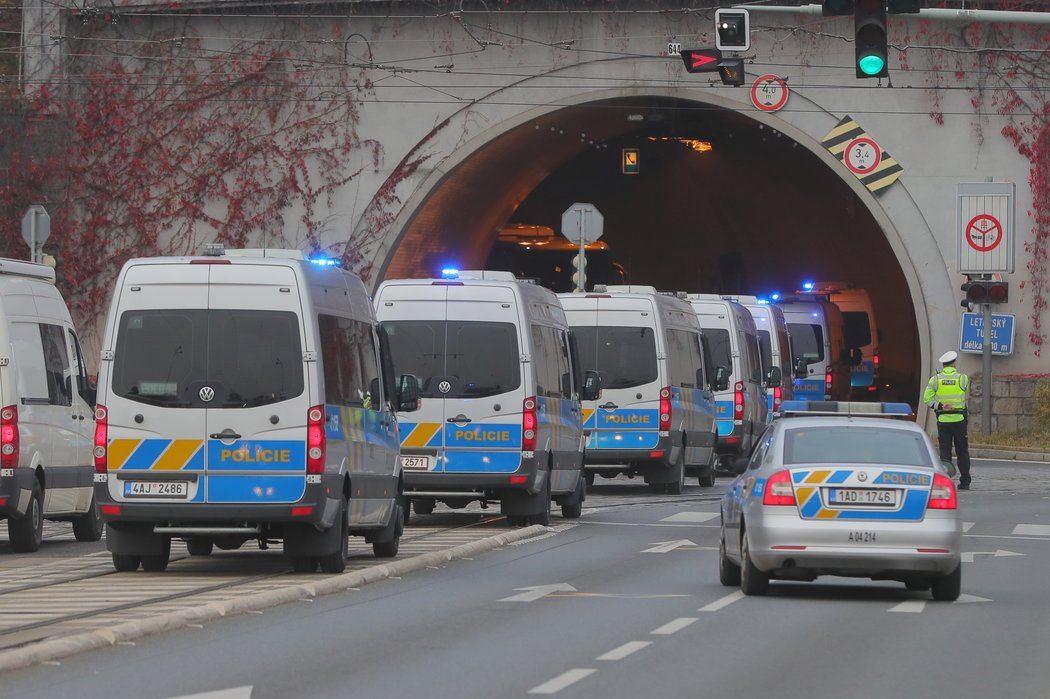 Pochod slávistů na derby se Spartou.