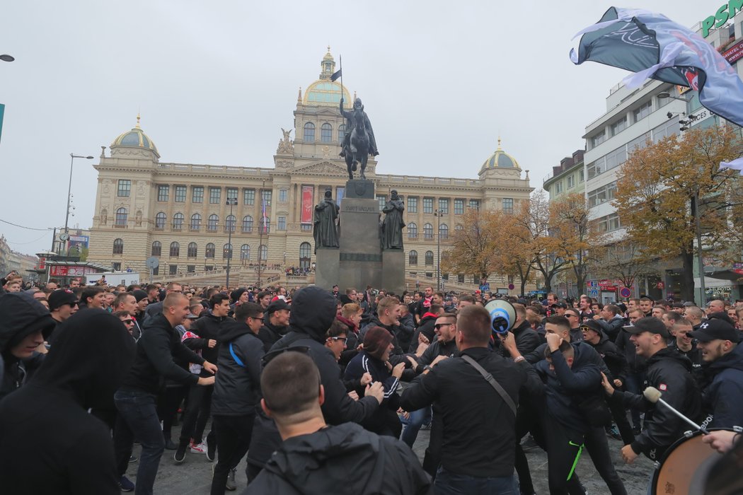 Pochod slávistů na derby se Spartou.