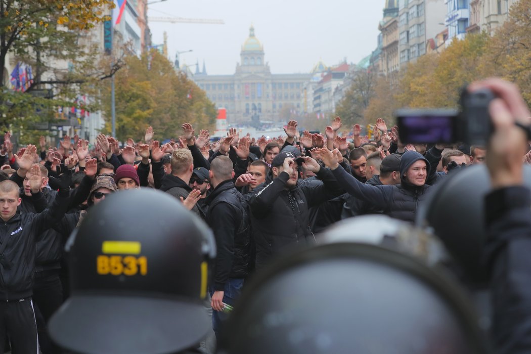 Pochod slávistů na derby se Spartou.