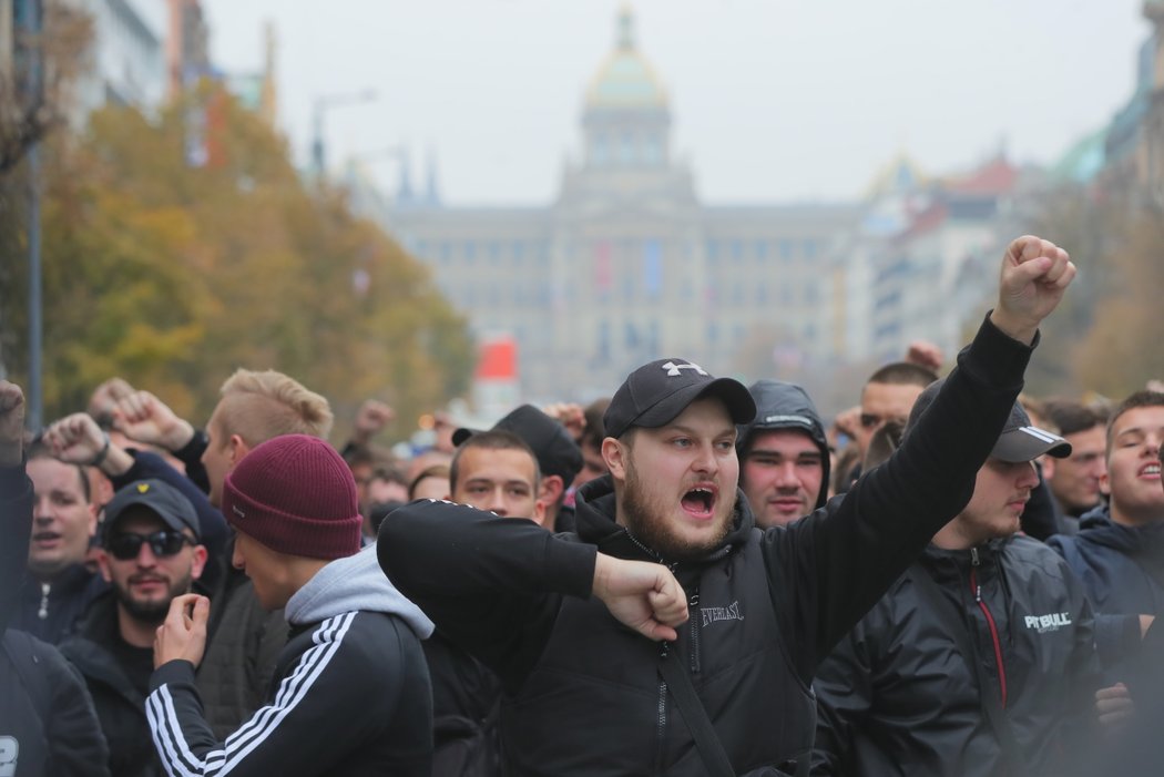 Pochod slávistů na derby se Spartou.