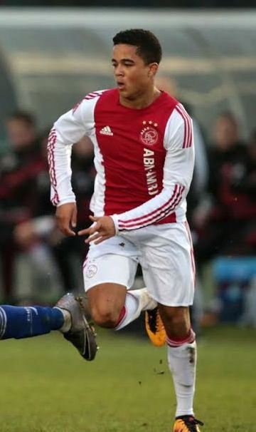 Justin Kluivert už také oblékl dres Ajaxu