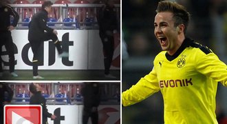 Götze žongloval se žvýkačkou a chytil ji do úst, pak zničil Ajax!