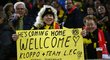 Vítej, doma. Fanoušci v Dortmundu vítali trenéra Liverpoolu Jürgena Kloppa.