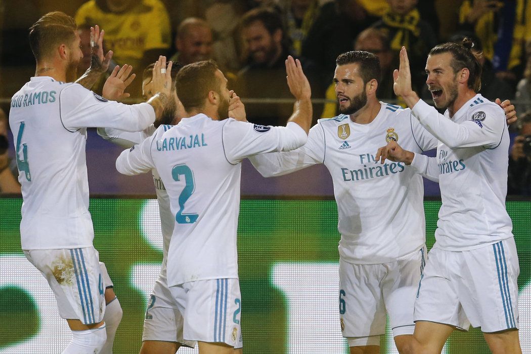 Fotbalisté Realu Madrid slaví branku do sítě Dortmundu