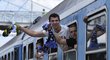 Fanoušci Baníku Ostrava přijíždějí vlakem na druholigové utkání do Znojma