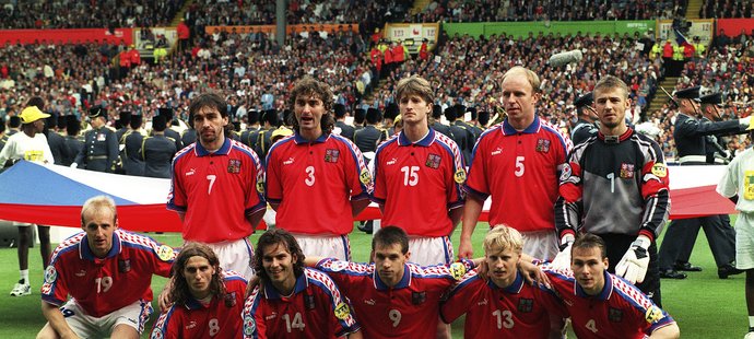 Česká fotbalová reprezentace vybojovala na EURO 1996 v Anglii stříbro.