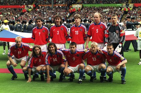 Česká fotbalová reprezentace vybojovala na EURO 1996 v Anglii stříbro.