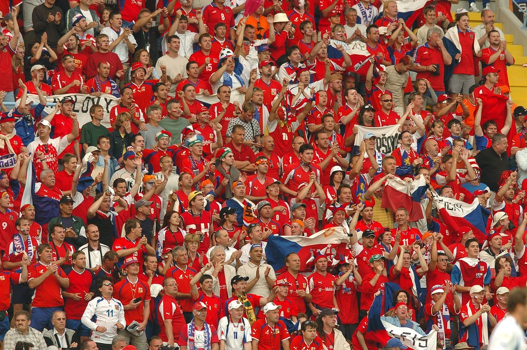 Kotel českých fanoušků při utkání proti Nizozemsku na EURO 2004