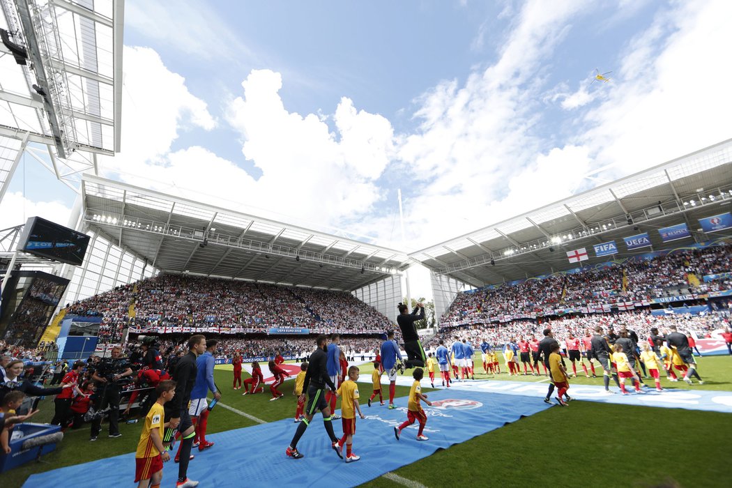 Stadion v Lens byl na ostrovní derby zaplněný do posledního místa