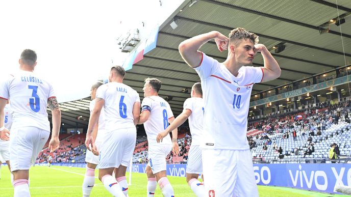 Patrik Schick slaví gól v utkání proti Chorvatsku