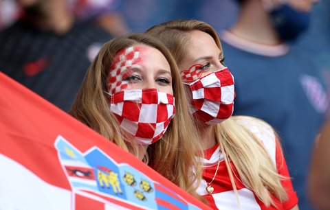 Chorvatské fanynky před zápasem proti Česku