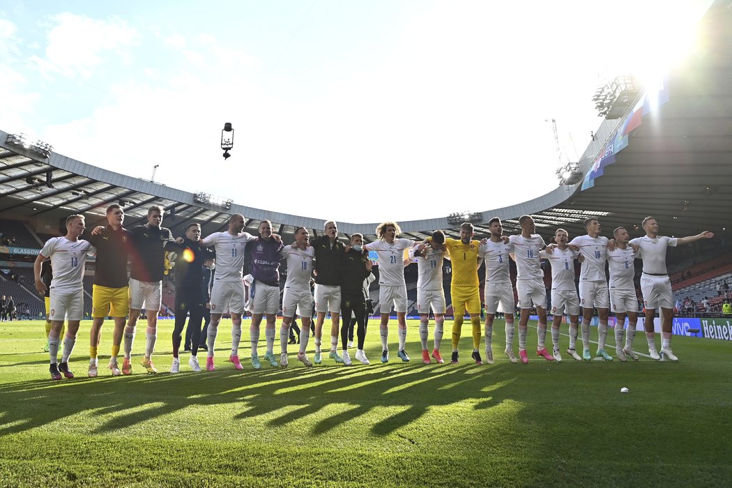 Děkovačka českých fotbalistů po utkání proti Chorvatsku