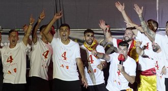 EURO 2024 ONLINE: Oslavy mistrů můžou skončit trestem, Gibraltar si stěžuje EURO 2024 ONLINE: Oslavy mistrů můžou skončit trestem, Gibraltar si stěžuje