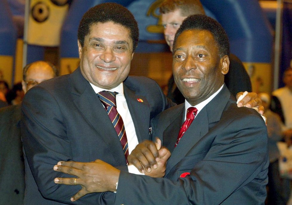 Dvě velké fotbalové hvězdy společně: Portugalec Eusébio a Brazilec Pelé