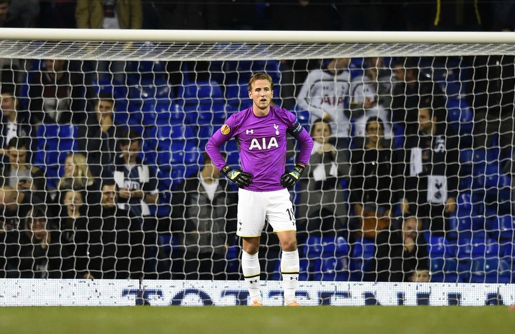 V brance se neosvědčil - útočník Tottenhamu Harry Kane pustil hodně laciný gól