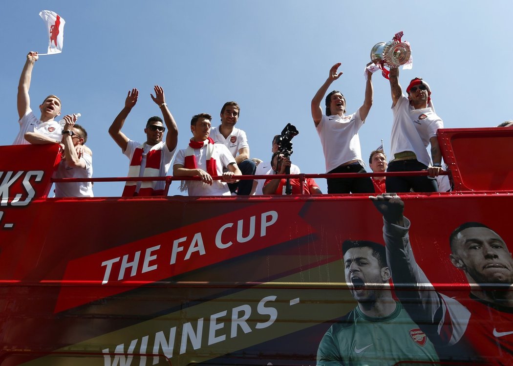 Vítězství v FA Cupu si samozřejmě užíval i nejdéle sloužící hráč Arsenalu - Tomáš Rosický
