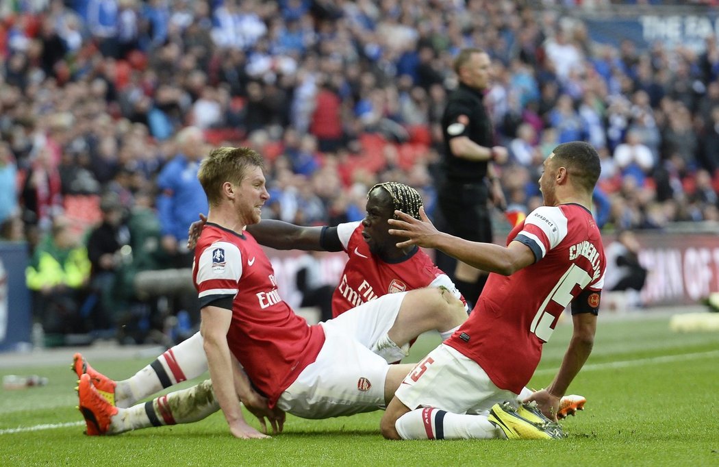 Hráči Arsenalu měli v semifinále FA Cupu proti Wiganu namále, nakonec se ale mohli radovat z postupu po penaltovém rozstřelu