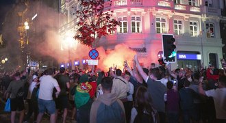 Policista hrozí: Angličtí chuligáni v Praze? Připravte se na nejhorší