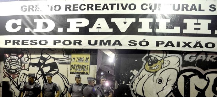 Před sídlem fanoušků Corinthians hlídkovali po masakru policisté