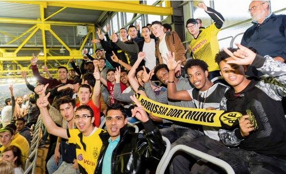 220 uprchlíků vyrazilo na zápas Dortmundu v Evropské lize